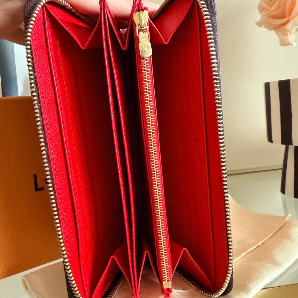 Louis Vuitton Zippy Wallet - Picture 4 of 8